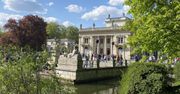 Turyści wciąż nie mogą wejść do Łazienek Królewskich. "Podjęliśmy trudną decyzję"