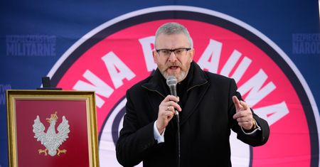 Siostra Brauna nie hamuje się, mówiąc o bracie. Udzieliła wywiadu