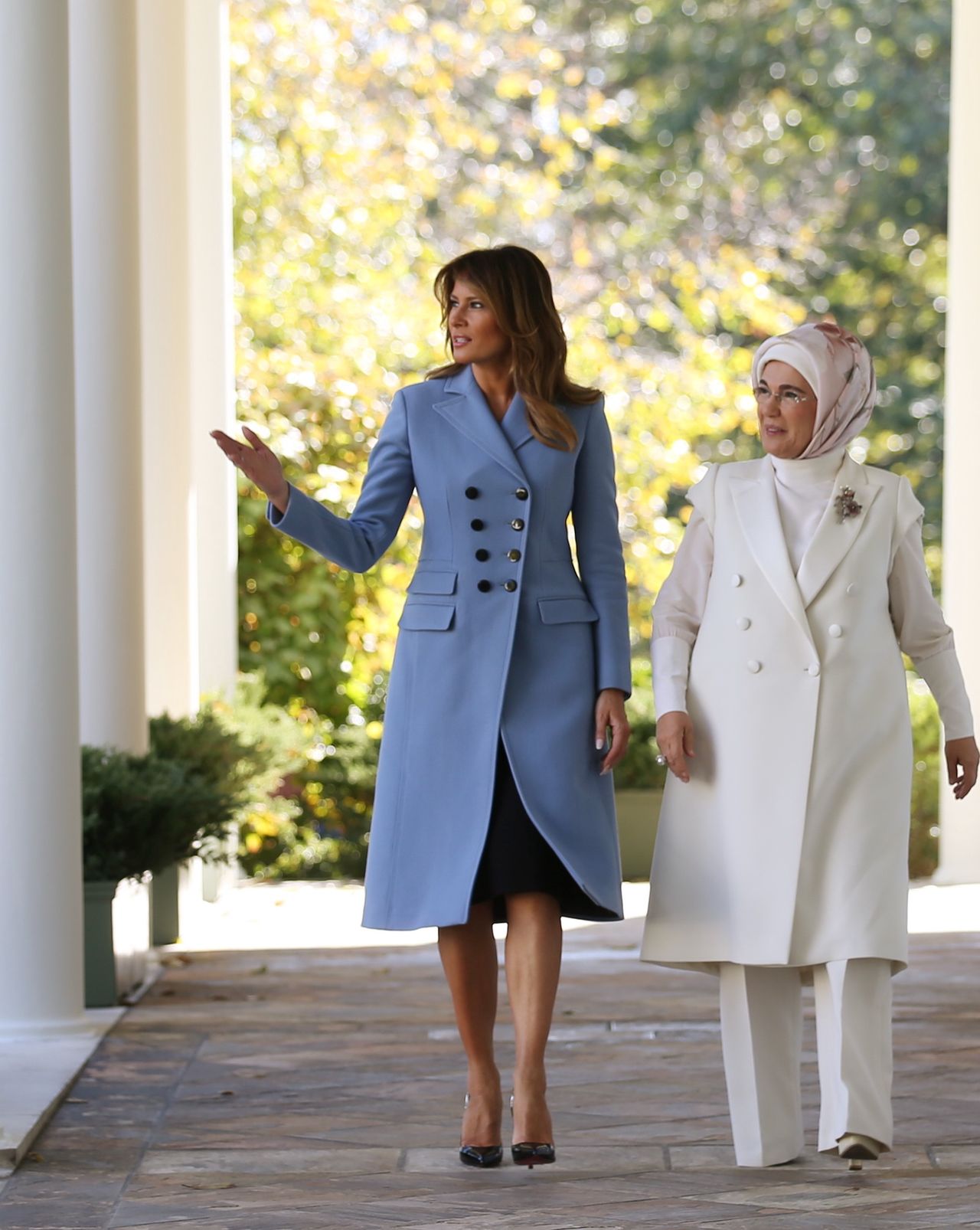 WASHINGTON, USA - NOVEMBER 13: President of Turkey Recep Tayyip Erdogan's wife Emine Erdogan (R) meets U.S. President Donald Trump's wife Melania Trump (L) at the White House in Washington, United States in Washington, United States on November 13, 2019.

  (Photo by Mustafa Kamaci/Anadolu Agency via Getty Images)