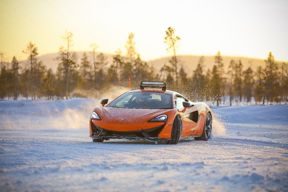 McLaren przygotował opony zimowe dla swoich samochodów.