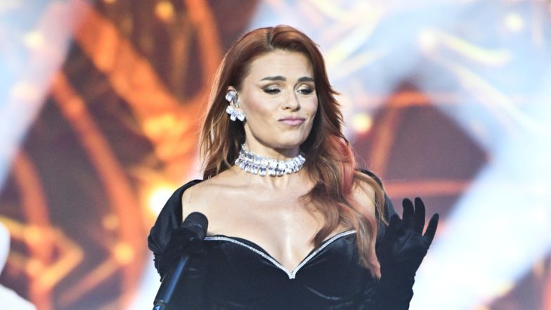 Natasza Urbańska promuje nową piosenkę, pozując topless