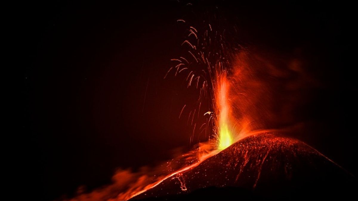 Etna, najwyższy wulkan w Europie, wybuchł cztery razy w ciągu sześciu dni
