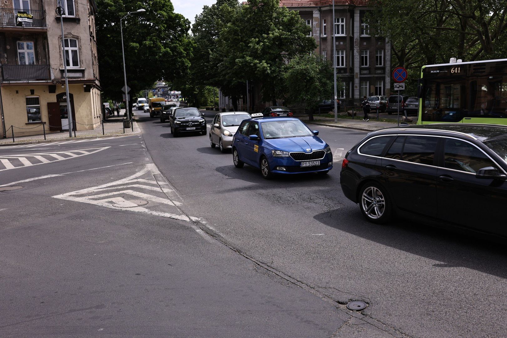 Skrzyżowanie ulic: Wybickiego, Łokietka i Armii Polskiej jest jednym z częściej uczęszczanych punktów na mapie drogowej Gorzowa.