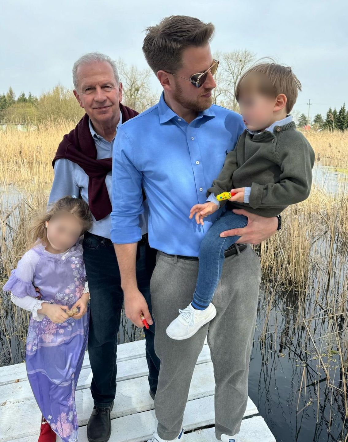 Robert Stockinger z ojcem i dziećmi