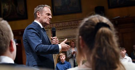 "Morawiecki skamlał". Tusk szydzi z premiera