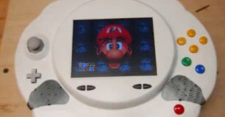 Przenośna konsola Nintendo64 (wideo)