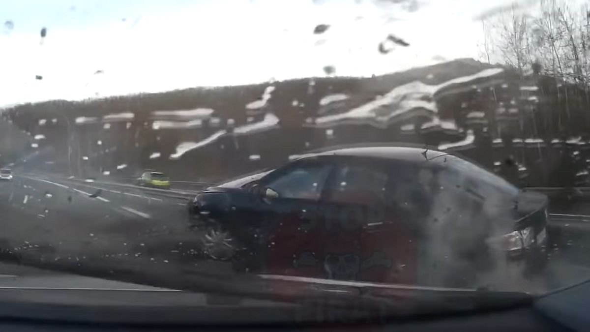 Samochody uderzyły w barierkę