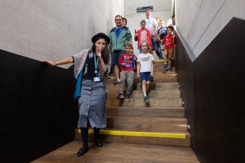Noc w muzeum zamiast kolejnej bajki przed snem. Brama Poznania szykuje wyjątkową przygodę dla rodzin