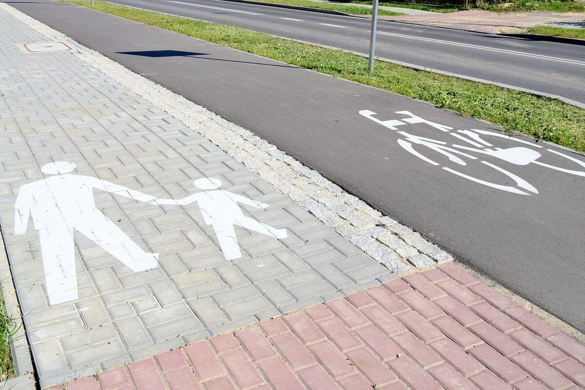 Chodnik i ścieżka rowerowa
