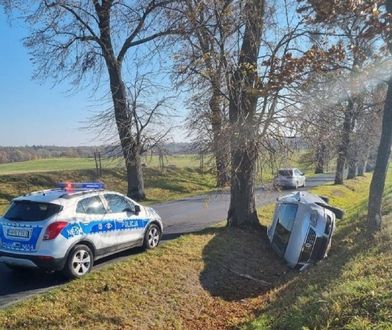 Pijany kierowca spowodował kolizję skradzionym samochodem. Przed policją ukrywał się leżąc na polu