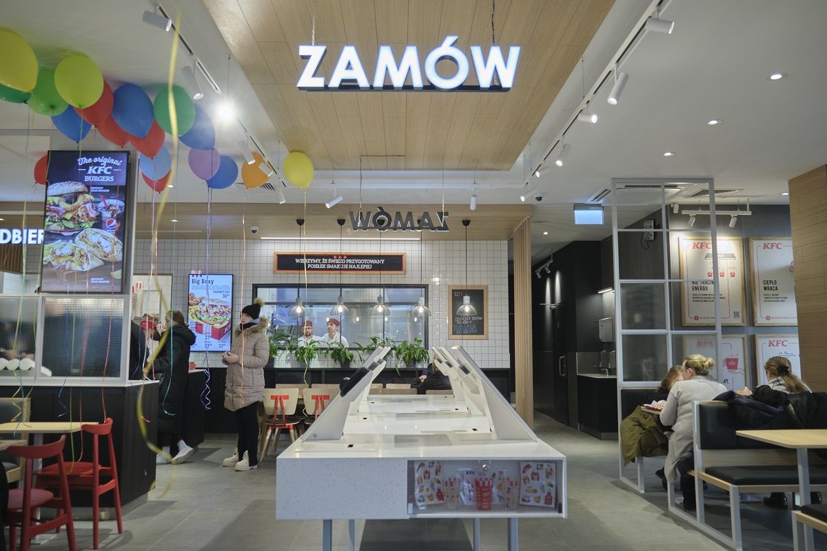 Wnętrze restauracji KFC przy ul. Bohaterów Września w Lublinie