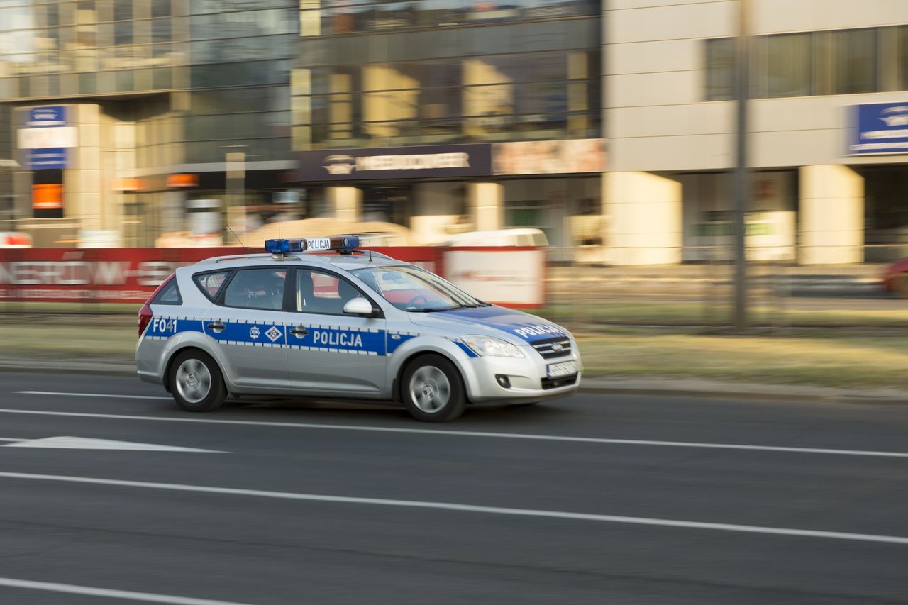 Policjanci wraz z chłopcem udali się w pościg za autokarem