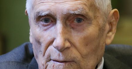 Warszawa. Ostatnie pożegnanie prof. Witolda Kieżuna. Był legendą