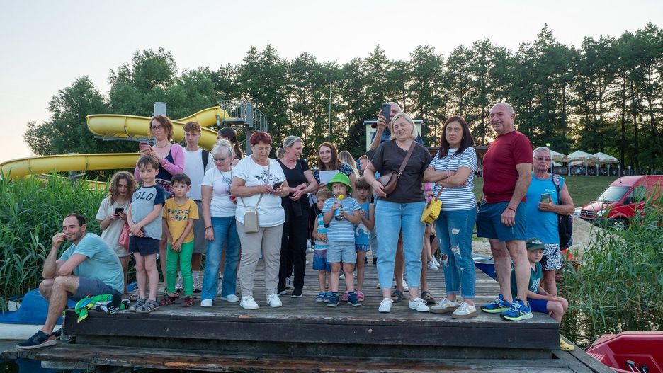 Magia Nocy Świętojańskiej w Kobylcu – muzyka, wianki i taneczna zabawa nad jeziorem