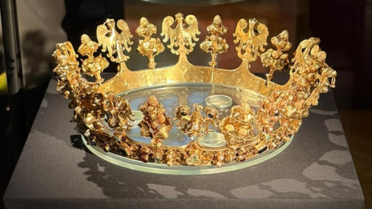 Korona królewska i inne artefakty Skarbu Średzkiego w Pradze