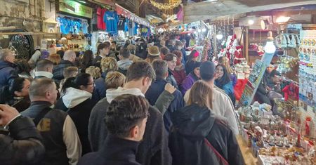 Świąteczny hit we Włoszech. "Ulicą płyną nieprzebrane tłumy"