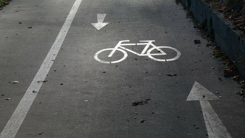 Miała być ścieżka rowerowa, są drzewka