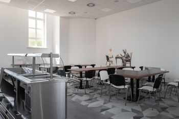 Bydgoszcz: Socjalny bar w bazylice już wyposażony. We wrześniu powinien powitać pierwszych gości