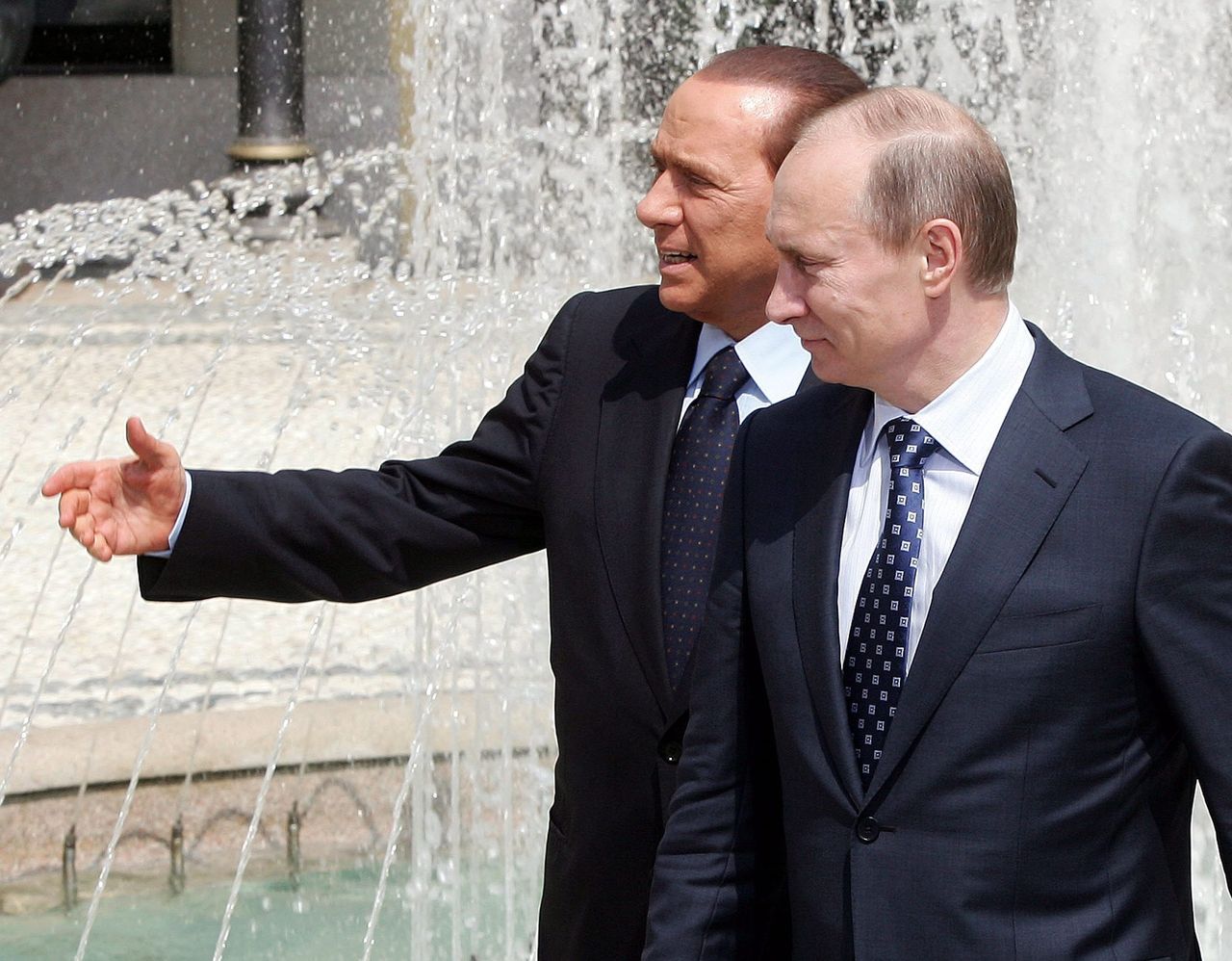 Prezent dla Berlusconiego od Putina. Trzęsienie ziemi we Włoszech