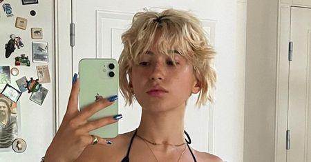 Córka Kasi Kowalskiej w bikini w zeberkę chwali się figurą i UTLENIONYMI BRWIAMI. Ładnie? (FOTO)