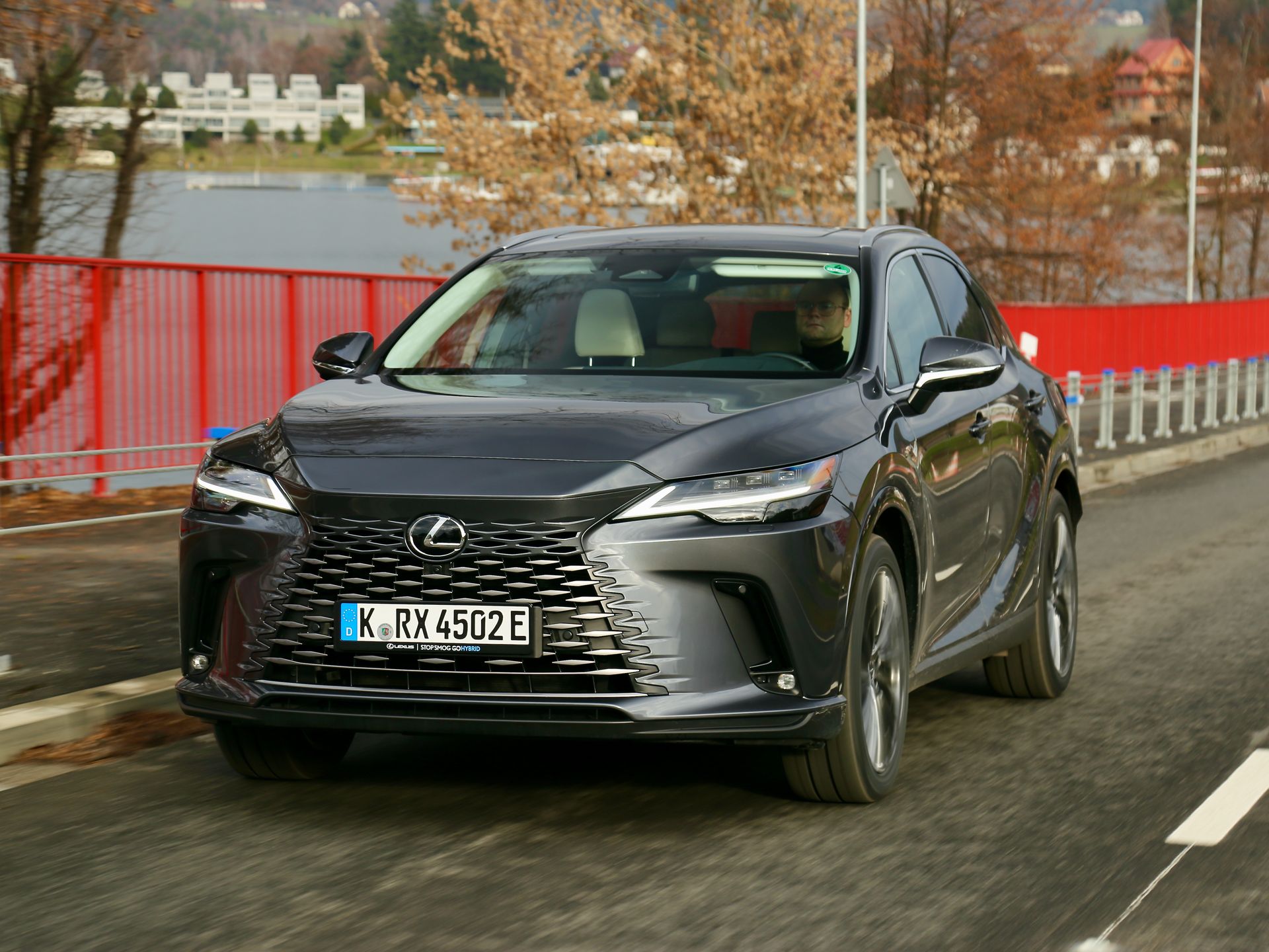 Pomimo, że to hybryda plug-in, RX 450h+ może być świetnym długodystansowcem