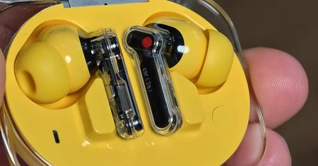Zrobili słuchawki, które zapamiętują rozmowy telefoniczne