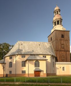 Zamknęły biznes przez księdza. Chcą setek tysięcy odszkodowania