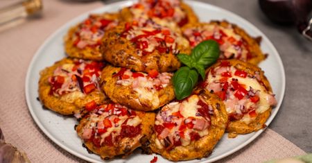 Od lat robię pizzerinki w ten sposób. Goście za każdym razem pytają o przepis