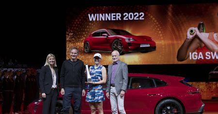 Iga Świątek zgarnęła nie jedno, a dwa porsche. Oto dlaczego