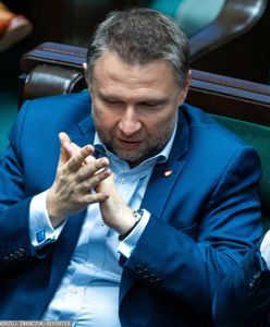 Siedzi w Sejmie obok Tuska. Ujawnia plan