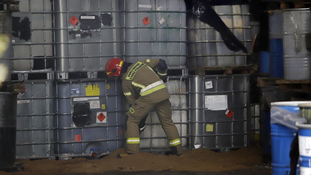 "Mauzery" z niebezpiecznymi odpadami w Częstochowie, zdjęcie z 2019 r. To jedno z nielegalnych składowisk pokazanych w reportażu TVN24