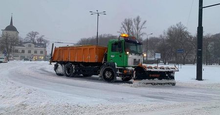 Wszystkie pługi na ulicach Lublina. Odśnieżanie w trybie kryzysowym. Co to znaczy?