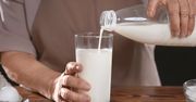 Ile szklanek mleka codziennie powinni wypijać seniorzy? Profesor nie ma wątpliwości