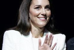 Elegancka Kate w skromnej stylizacji. Dobrze wie, co to miejski szyk