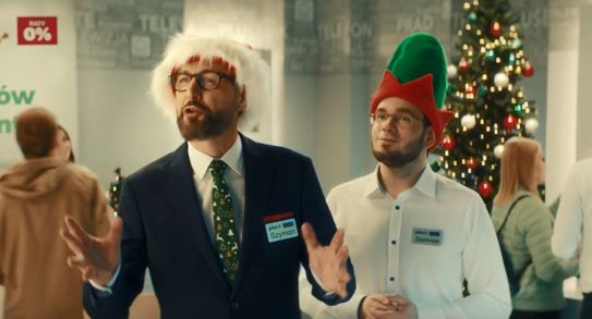 Szymon Majewski jako świąteczny doradca prezentowy w reklamie Plusa