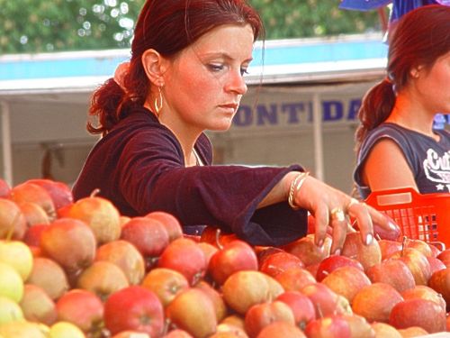 Warzywa - w hipermarkecie czy na bazarze?