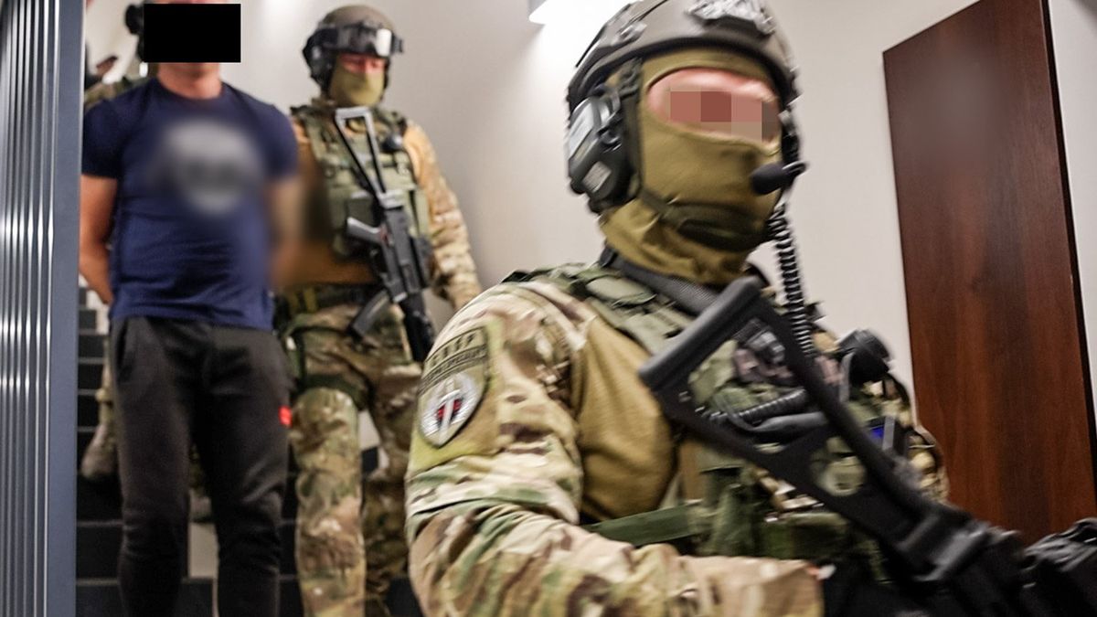 Rozbita grupa pseudokibiców zajmująca się przemytem narkotyków