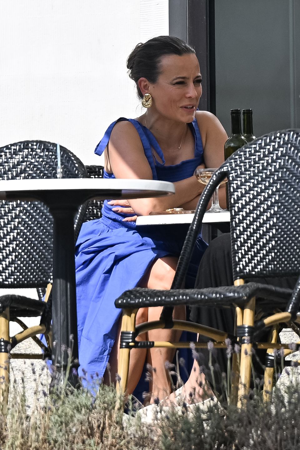 Anna Mucha delektuje się szampanem