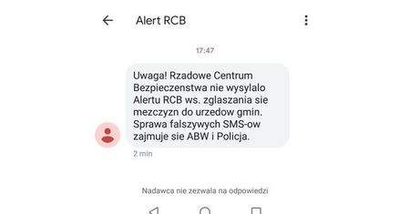 Uwaga na fałszywe SMS od Alert RCB. Chodzi o zgłaszanie się mężczyzn do urzędów gmin
