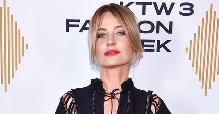 Aneta Kręglicka wdzięczy się do aparatu w koronkowym wdzianku. Internauta troskliwie: "Taka smutna". Ostro mu odpowiedziała (FOTO)