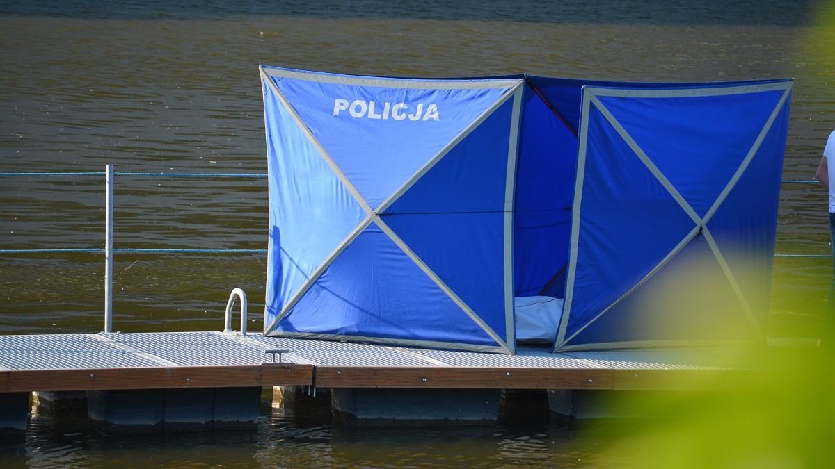Zwłoki w wodzie. Zdjęcie ilustracyjne. 