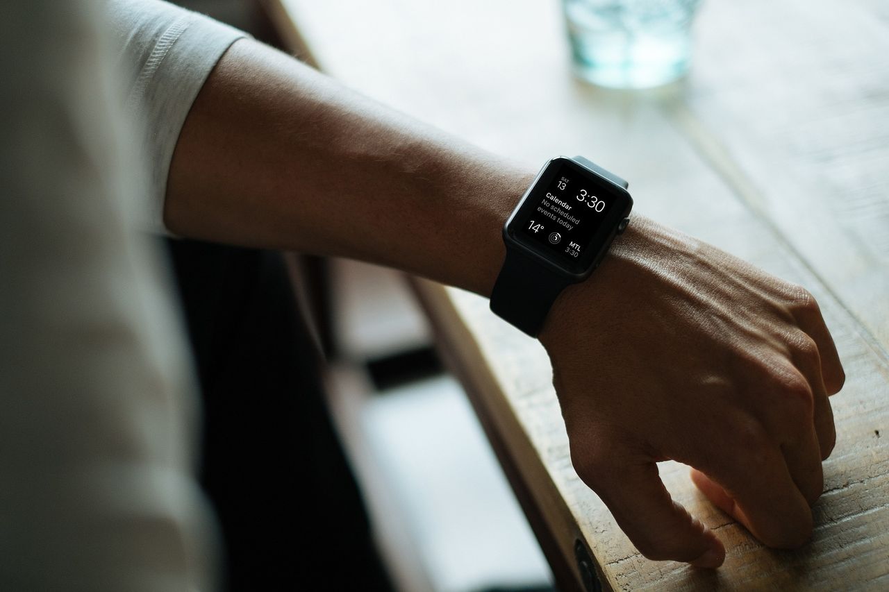 Twój Apple Watch drenuje baterię? Wydano watchOS 7.0.2 likwidujący problem
