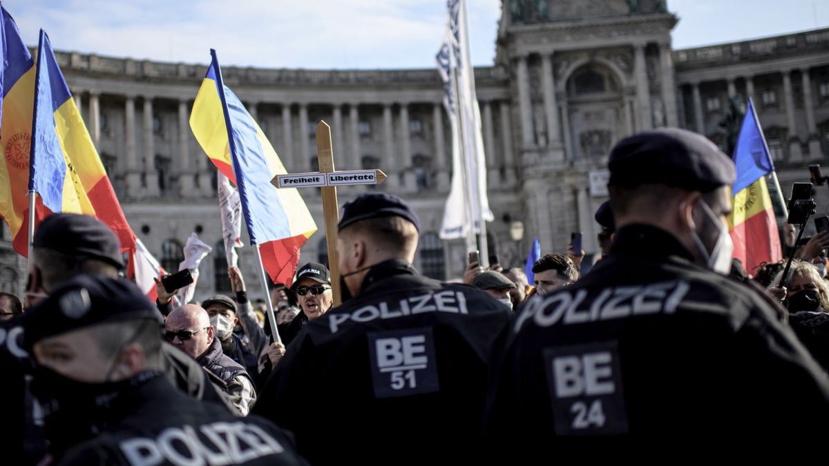 Wiedeń. Demonstracja przeciwników restrykcji pandemicznych