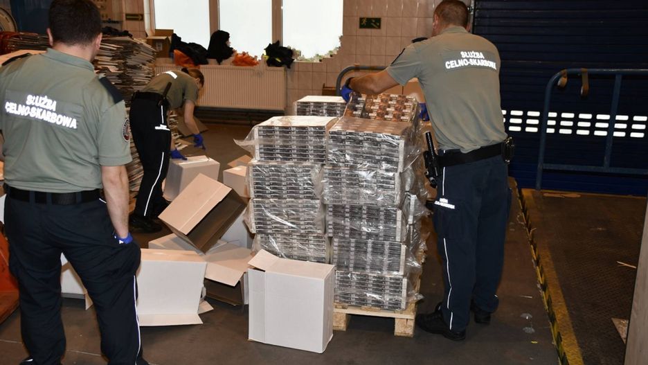 Funkcjonariusze Służby Celno-Skarbowej z Koroszczyna udaremnili ogromny przemyt papierosów