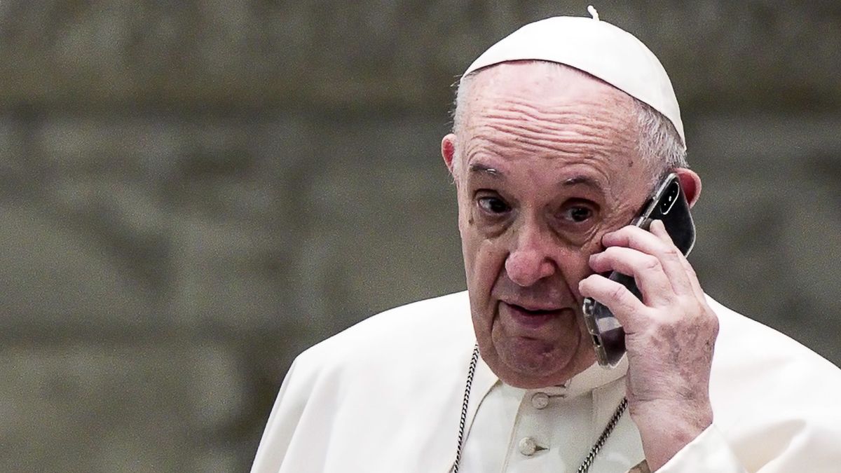 Papież odebrał tajemniczy telefon