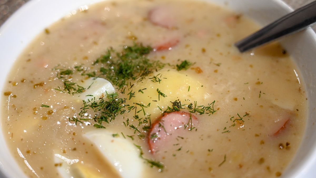 Żur z posztamfowanymi kartoflami