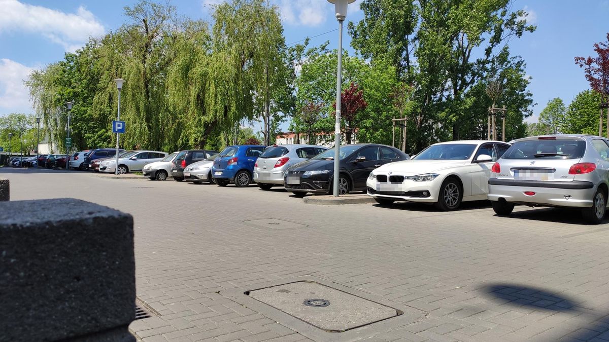 Niektóre z aut zajmują miejsce od dłuższego czasu.