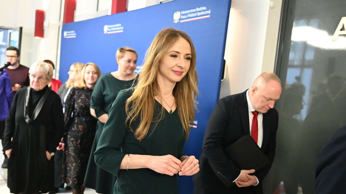 Agnieszka Dziemianowicz-Bąk zapowiedziała zmiany w umowach zleceniu oraz samozatrudnieniu
