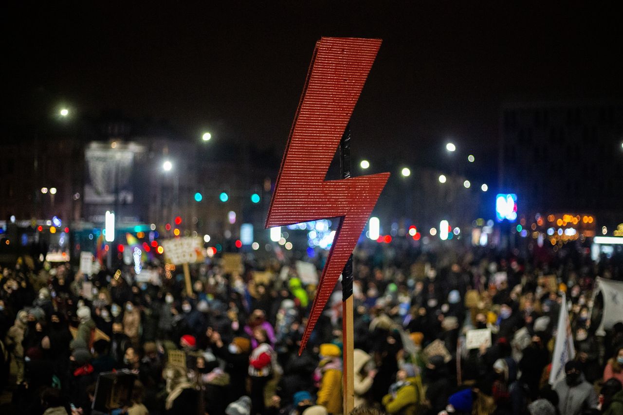 Wpadka "WO" - powstał materiał, co  i jakiej marki założyć na strajk