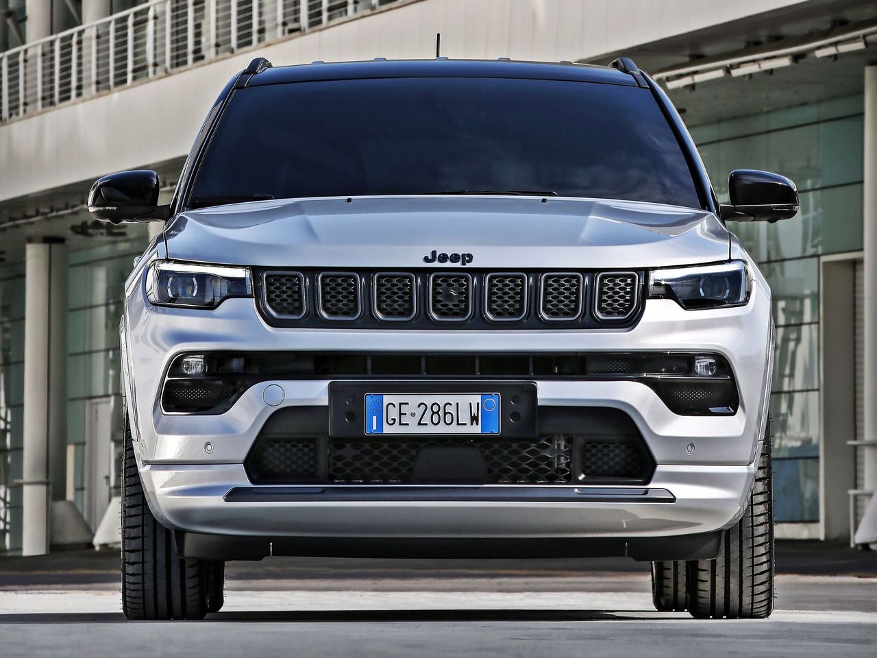 Jeep Compass dostał nowy silnik. Przy okazji zauważalnie podrożał